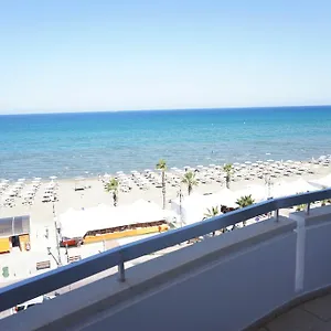 דירה Lazuli Sea View Beachfront Ap 43, לרנקה